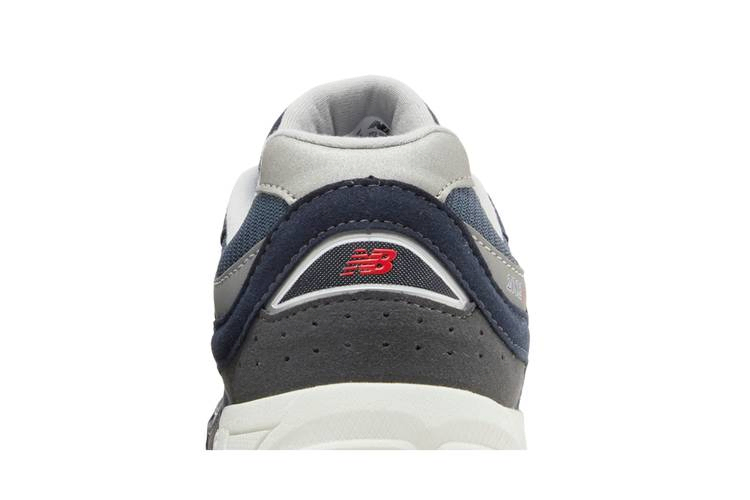 Кроссовки New Balance 2002R Big Kid Wide 'Eclipse Silver Metallic'
