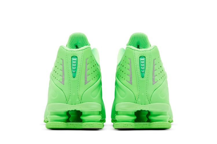 wmns-shox-r4-green-strike-hv0839-398_05