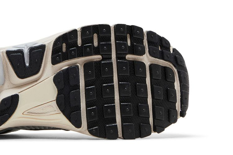 Кроссовки Nike Wmns Air Zoom Vomero 5 'Platinum Light Orewood Brown'