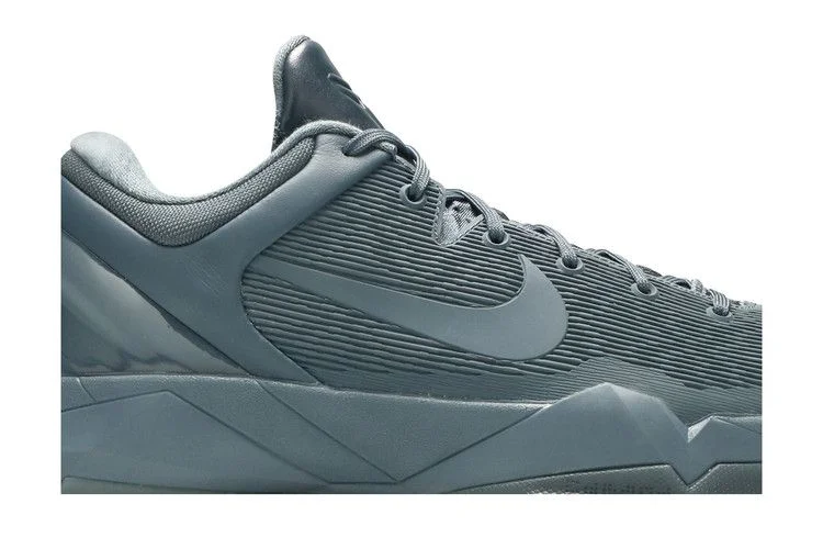 Krossovki-Nike-Zoom-Kobe-7-Fade-To-Black-1