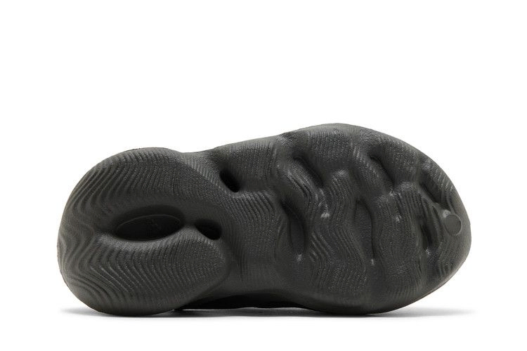 yeezy-foam-runner-infants-carbon-ig5351_03
