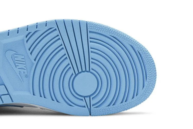 Кроссовки Wmns Air Jordan 1 Mid 'UNC'