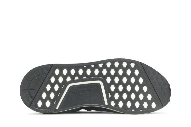 nmd_r1-v2-silver-boost-fw5449_03