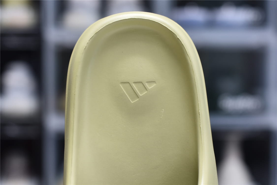 adidas-Yeezy-Slide-Resin-11
