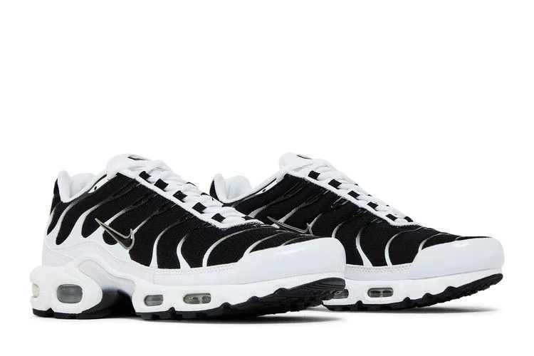 Krossovki-Nike-Air-Max-Plus-Black-White-7