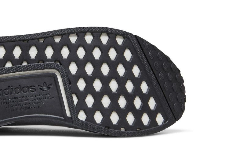 nmd_r1-spectoo-speedlines-h67407_04