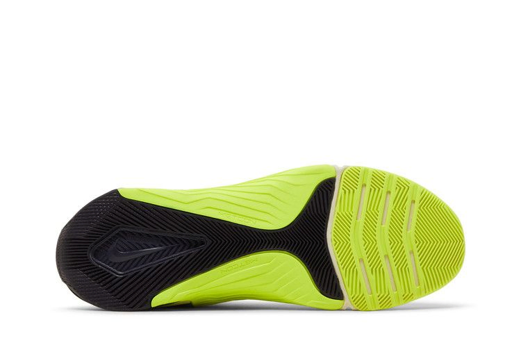 metcon-8-mint-foam-volt-do9328-300_03