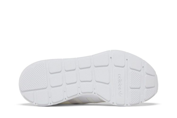swift-run-x-j-triple-white-fy2149_03