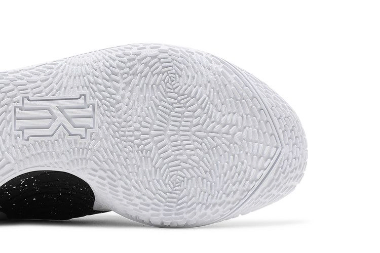 kyrie-low-3-team-white-black-cw6228-101_04