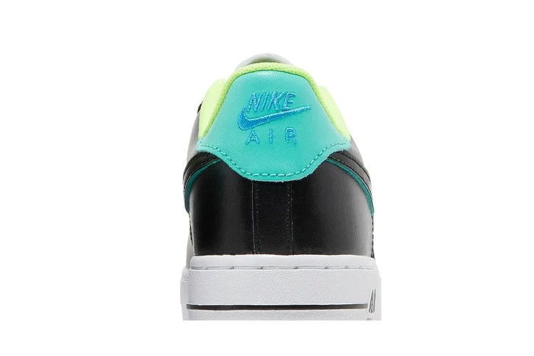 Krossovki-Nike-Air-Force-1-LV8-GS-Graffiti-6