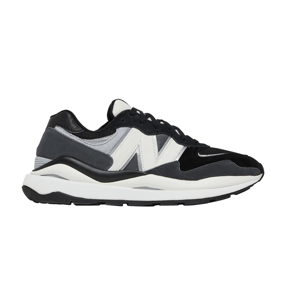 Krossovki-FIGS-x-New-Balance-5740-Black-White