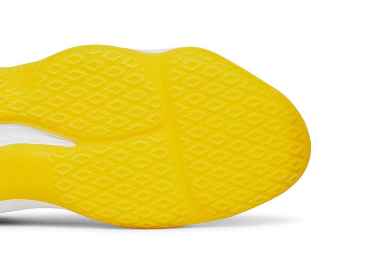exhibit-a-white-team-yellow-h69017_04