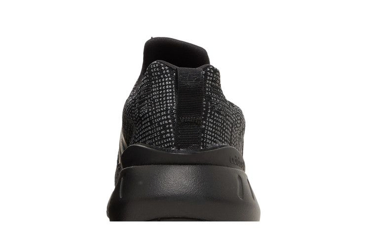 swift-run-22-big-kid-black-gw8166_06