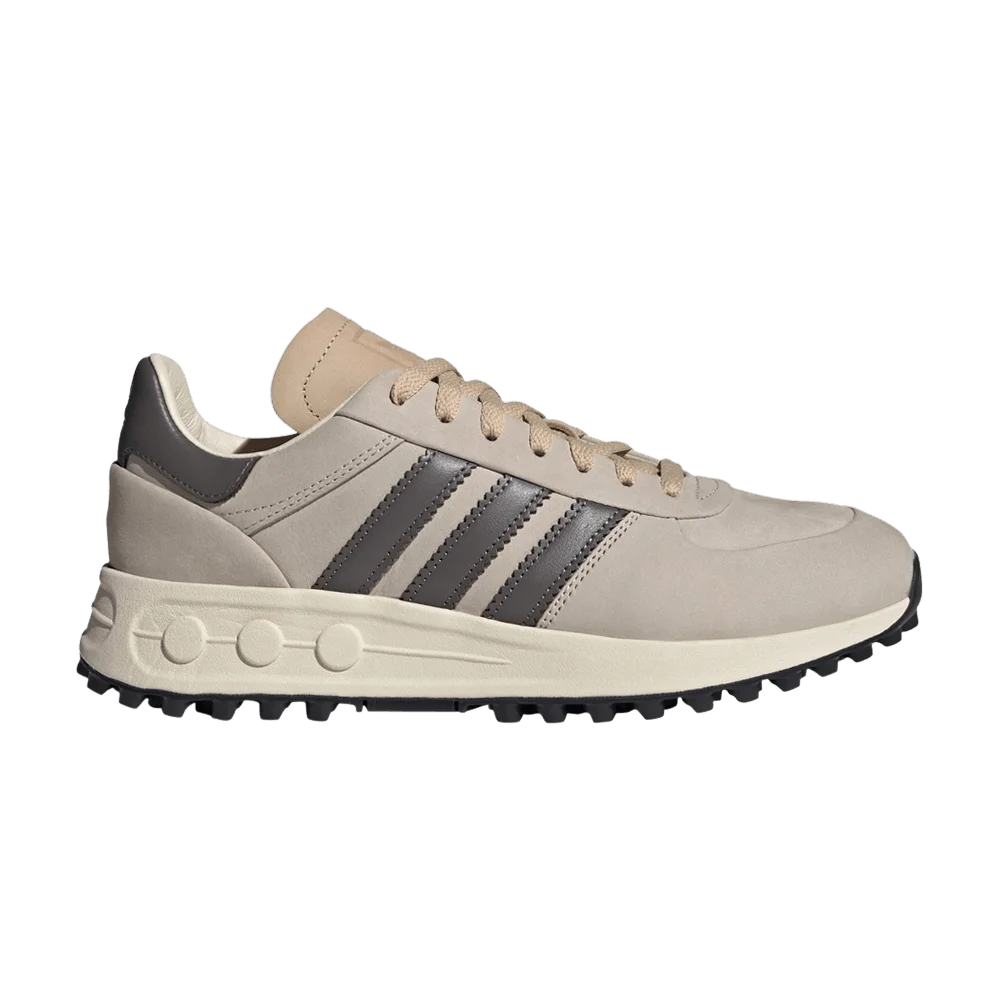 Krossovki-adidas-LA-Trainer-XLG-Wonder-Beige