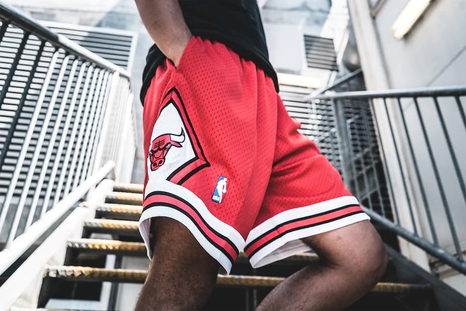 Спортивные шорты Mitchell & Ness Chicago Bulls 1997-98 Hardwood Classics Throwback Swingman NBA Shorts