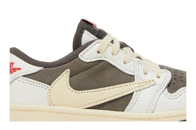 Krossovki-Travis-Scott-x-Air-Jordan-1-Retro-Low-OG-TD-Reverse-Mocha-1