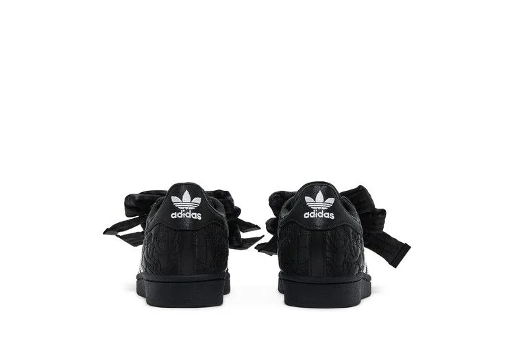 Krossovki-Caroline-Hu-x-adidas-Wmns-Superstar-Black-White-5