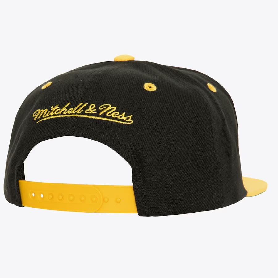Mitchell-Ness-Black-Boston-Bruins-Buzz-Vintage-Snapback-Hat-1