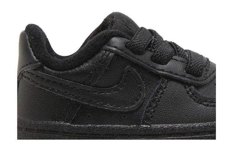 force-1-cb-triple-black-ck2201-001_01