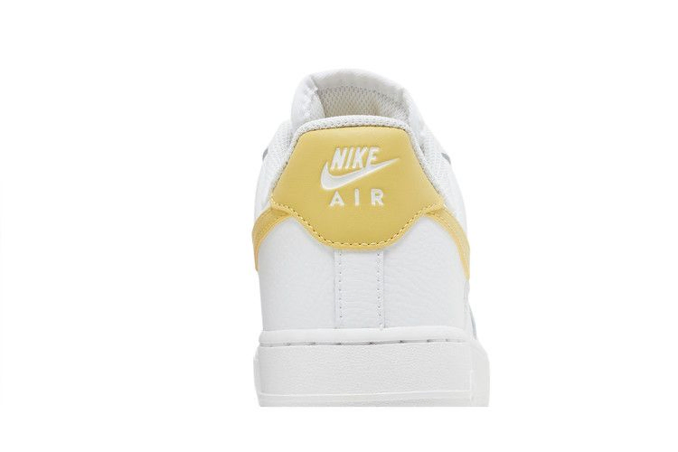 Кроссовки Nike Wmns Air Force 1 '07 'Saturn Gold'