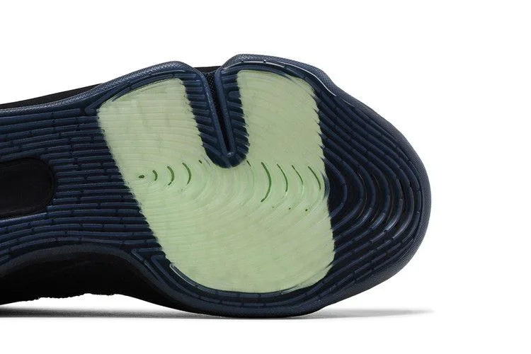 Krossovki-Victor-Wembanyama-x-Nike-Air-Zoom-GT-Hustle-3-LX-Black-Label-4