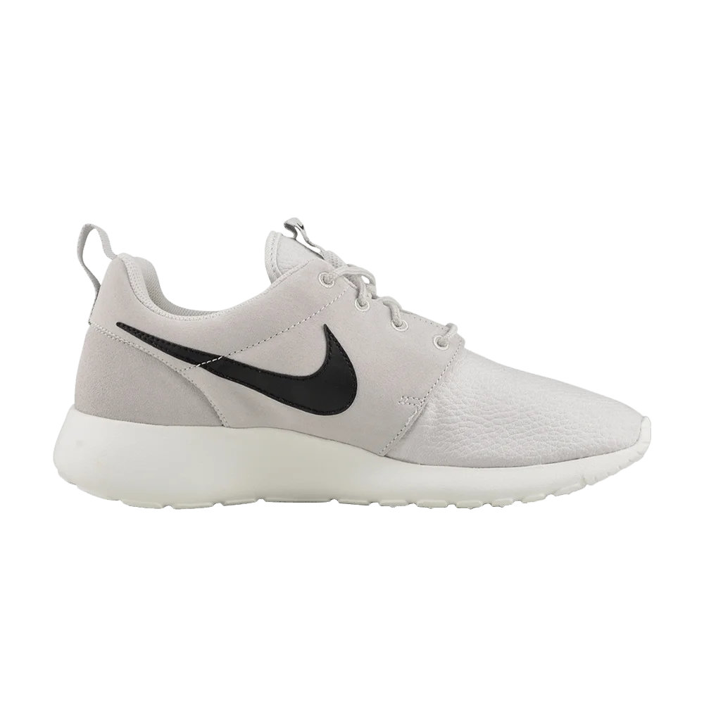 Krossovki-Nike-Rosherun-Suede