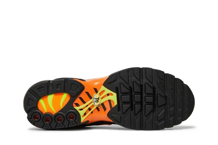 Кроссовки Nike Air Max Plus 'Black Volt Total Orange'