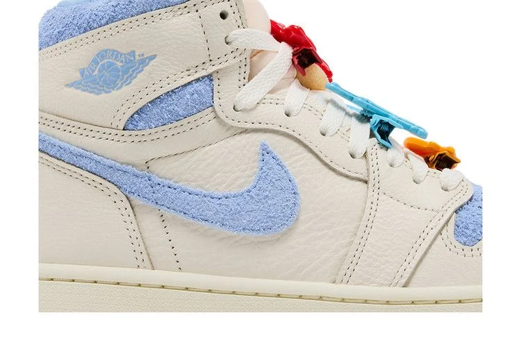 Krossovki-Wmns-Air-Jordan-1-High-OG-Pale-Ivory-Pyschic-Blue-1