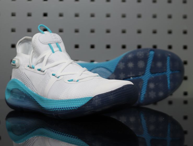 Under-Armour-Curry-6-Christmas-in-the-Town-4