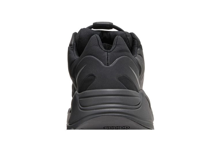 yeezy-boost-700-mnvn-triple-black-2024-fv4440-24_06