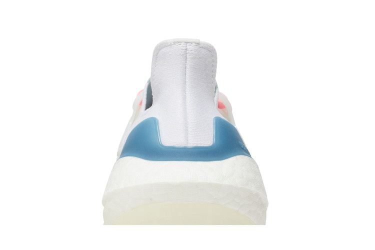 wmns-ultraboost-22-white-almost-blue-gx5929_06