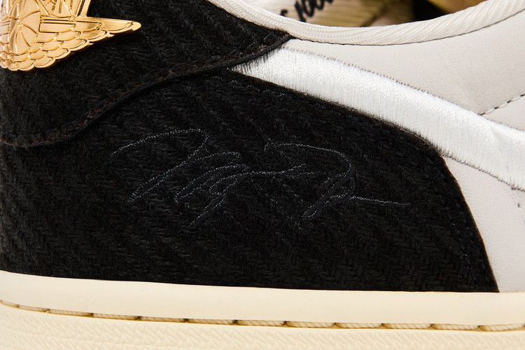 trophy-room-x-air-jordan-1-retro-low-og-sp-black-metallic-gold-fn0432-017_09