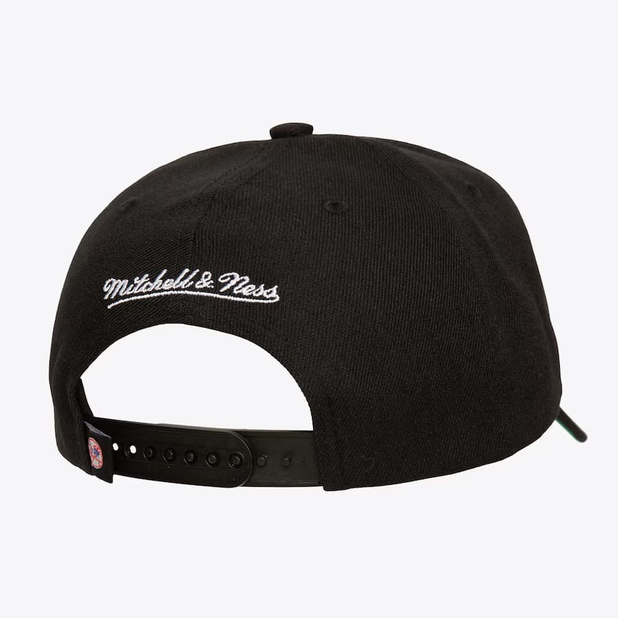 Бейсболка Mitchell & Ness Black New York Yankees Neon Logo Pro Crown Snapback Hat