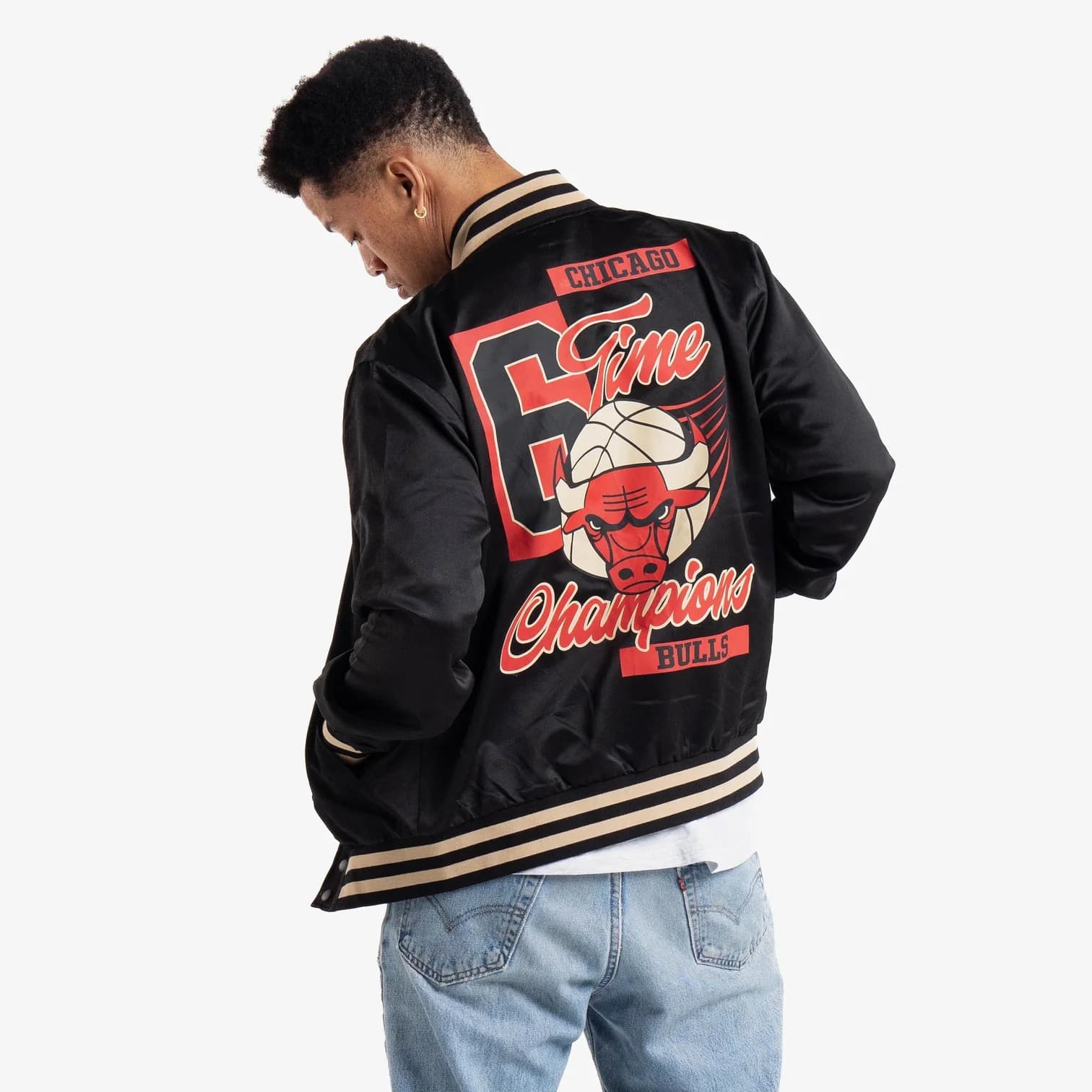Сатиновая Куртка New Era Chicago Bulls NBA Lightweight Satin Jacket