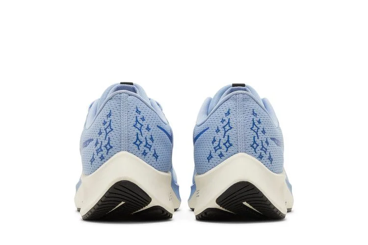 Кроссовки Nathan Bell x Nike Air Zoom Pegasus 38 A.I.R. 'Run To A Magical Place - Aluminum'