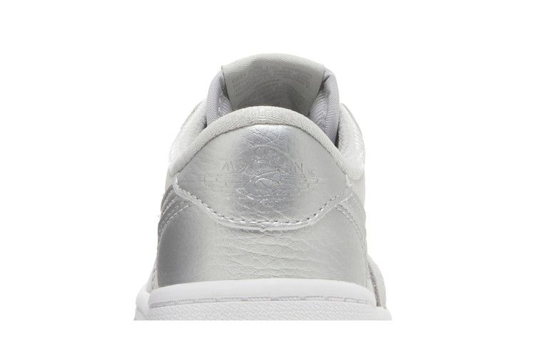 air-jordan-1-retro-low-og-td-metallic-silver-fq5435-002_06