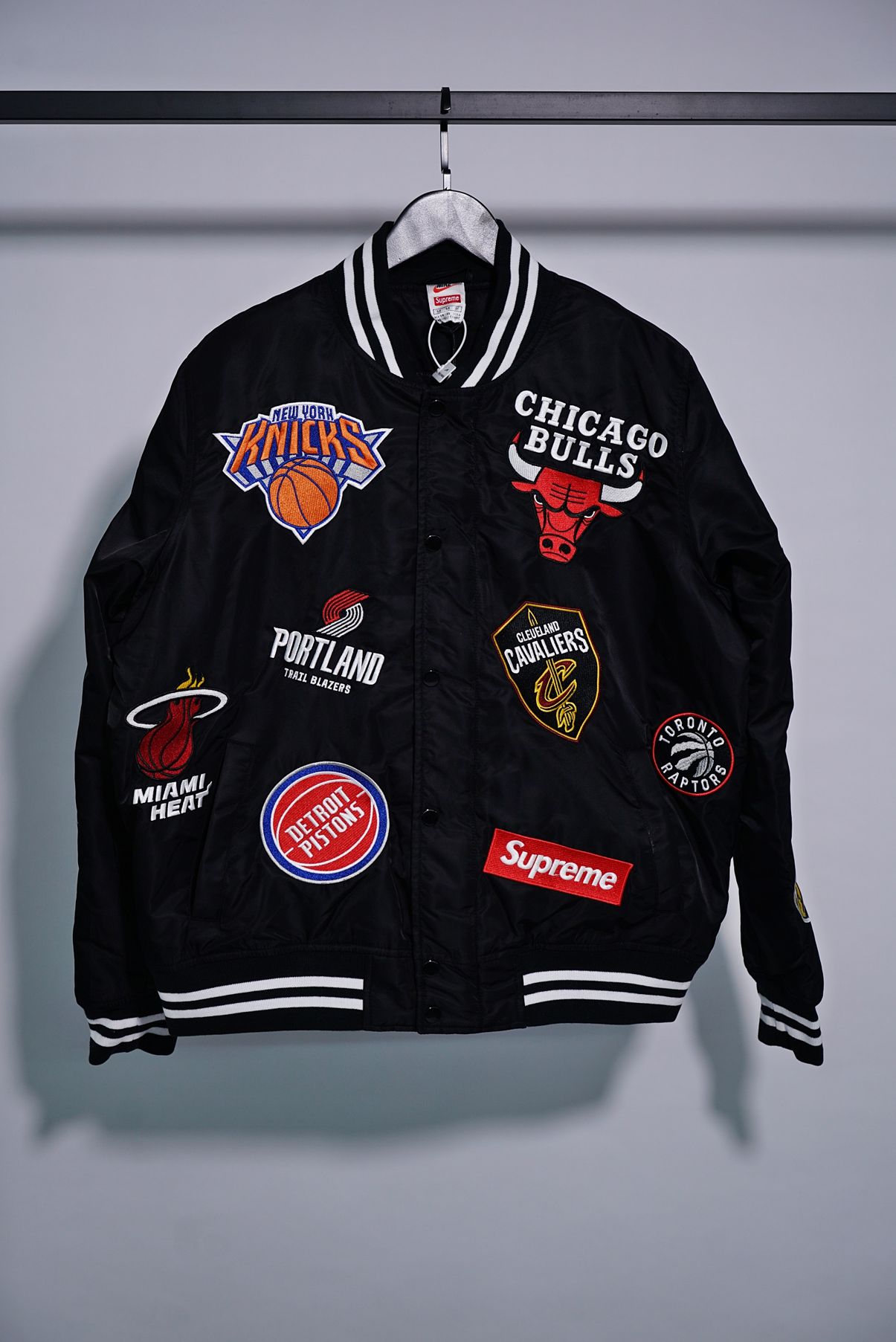 Supreme-Nike-NBA-Teams-Warm-Up-Jacket-Black-21