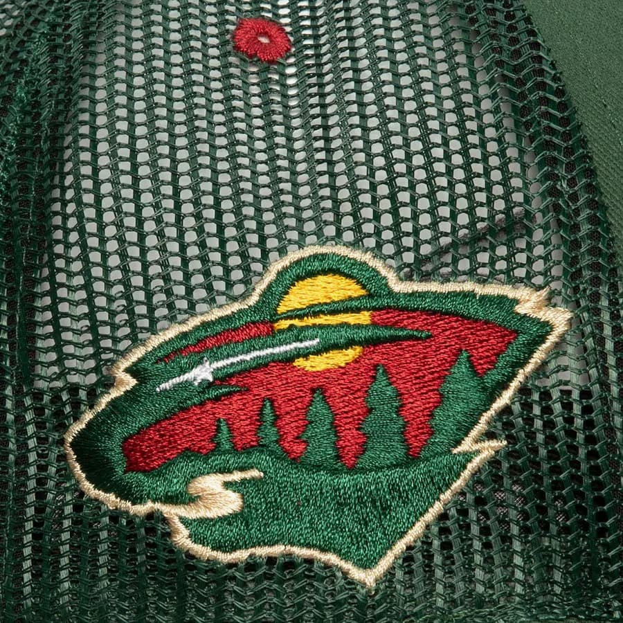 Бейсболка Mitchell & Ness Green Minnesota Wild Team Seal Trucker Adjustable Hat