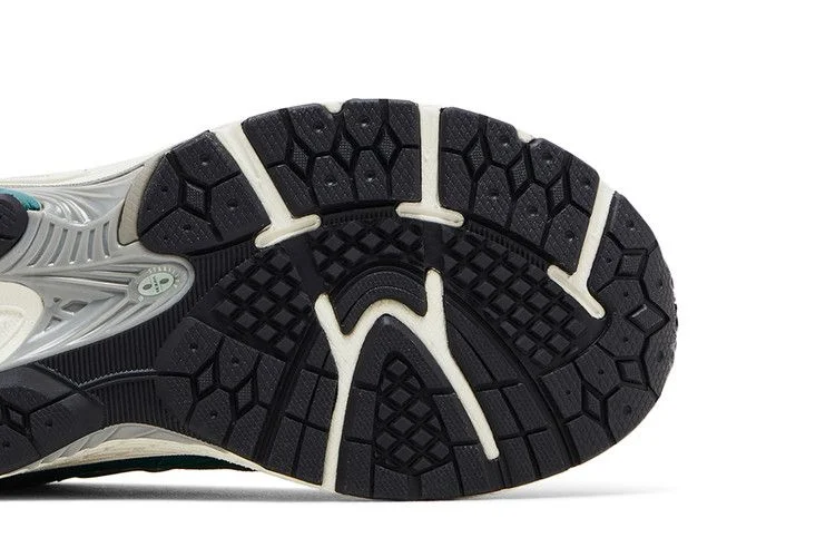 Krossovki-New-Balance-2002R-Big-Kid-Marsh-Green-4