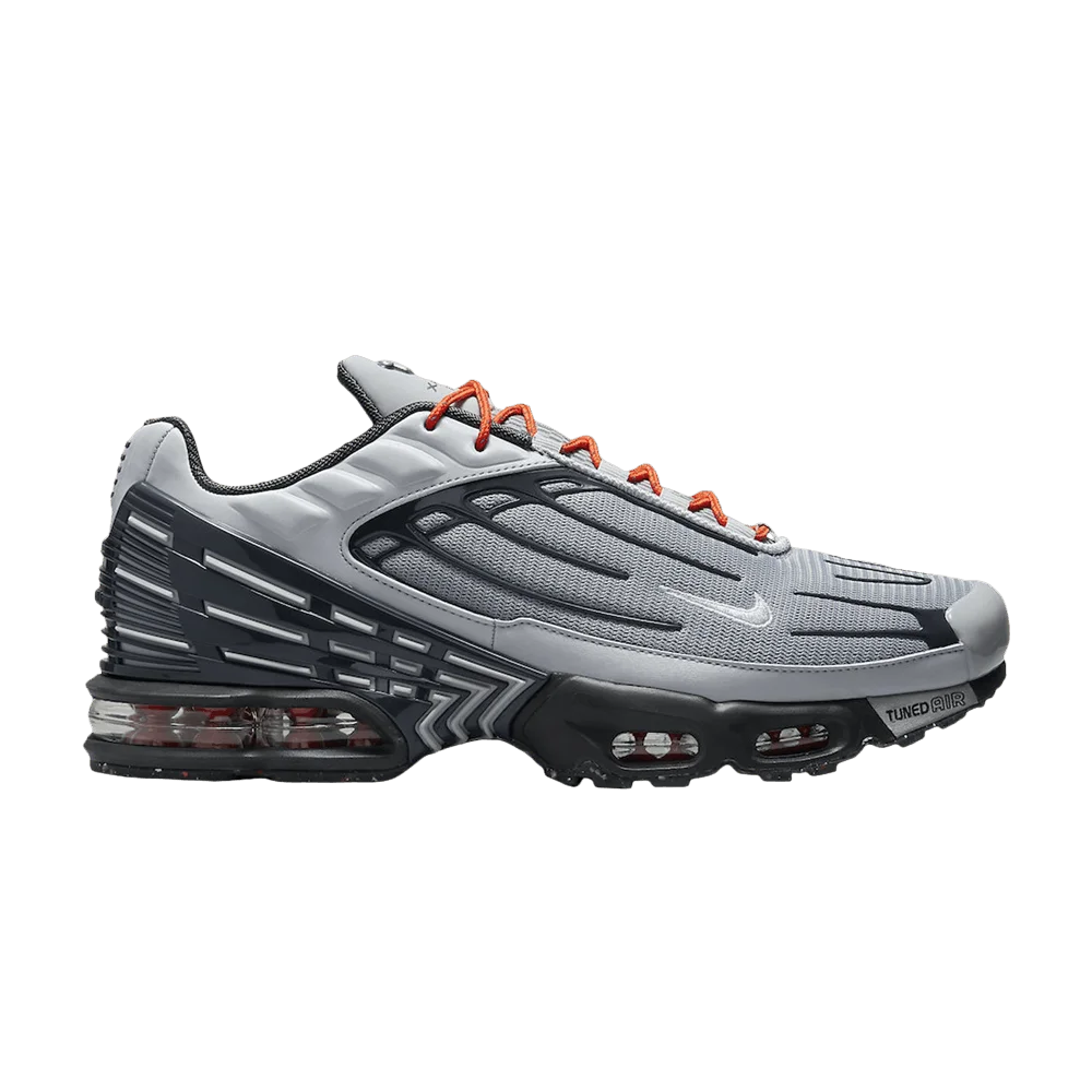 Krossovki-Nike-Air-Max-Plus-3-Light-Smoke-Grey-Metallic-Silver