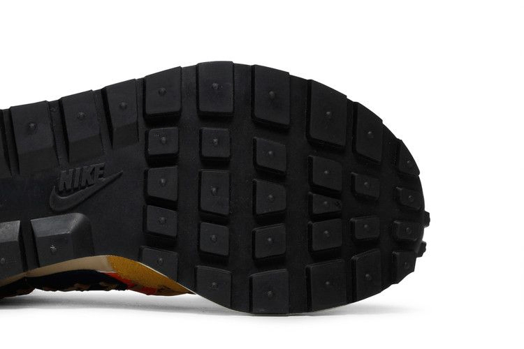 sacai-x-jean-paul-gaultier-x-vaporwaffle-dh9186-200_04