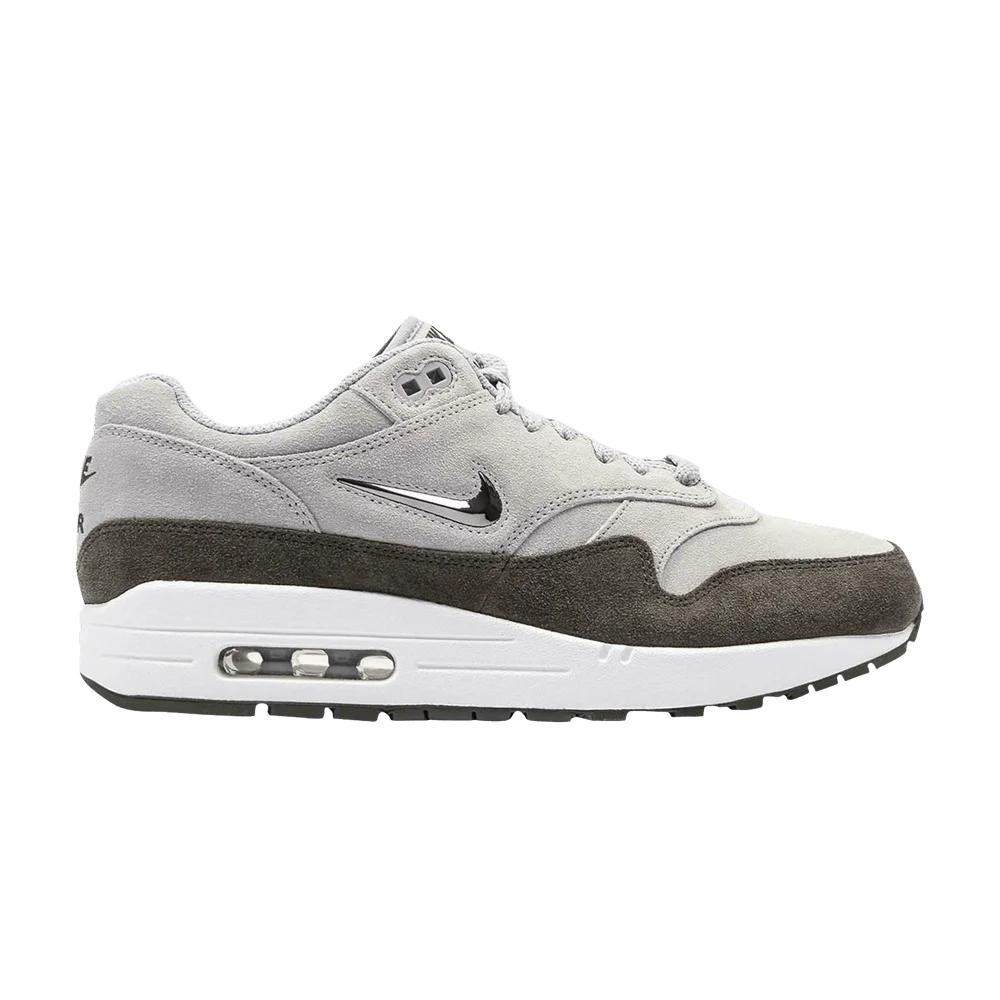 Krossovki-Nike-Air-Max-1-Premium-SC-Wolf-Grey