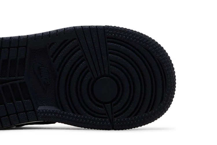 Krossovki-Air-Jordan-1-Retro-Low-OG-TD-Obsidian-UNC-4