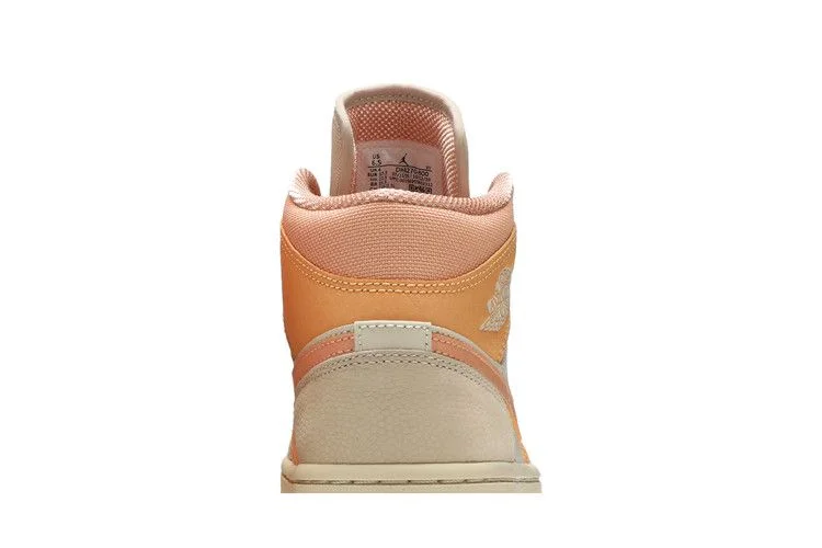 Кроссовки Wmns Air Jordan 1 Mid 'Apricot'
