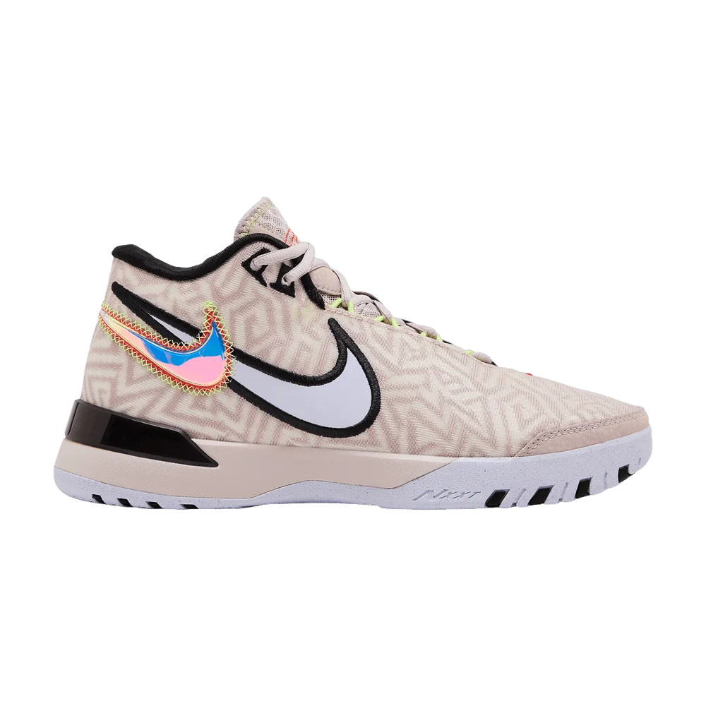 Krossovki-Nike-Zoom-LeBron-NXXT-Genisus-Platinum-Violet