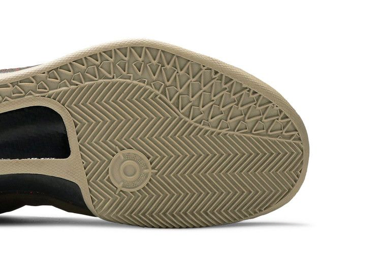 kobe-8-system-python-555035-300_04