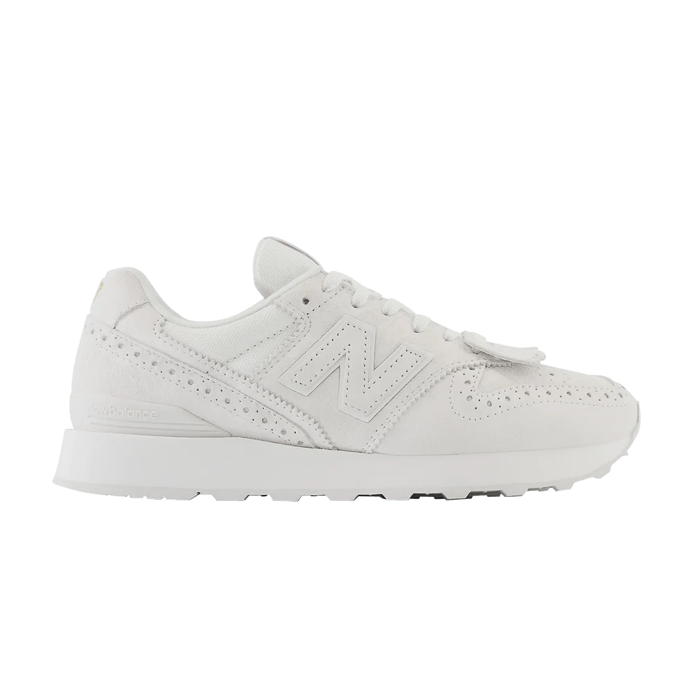 Krossovki-New-Balance-Wmns-996v2-Tassel-Light-Grey