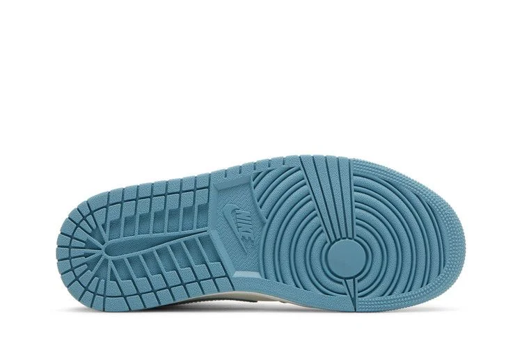 Кроссовки Wmns Air Jordan 1 Mid 'University Blue'