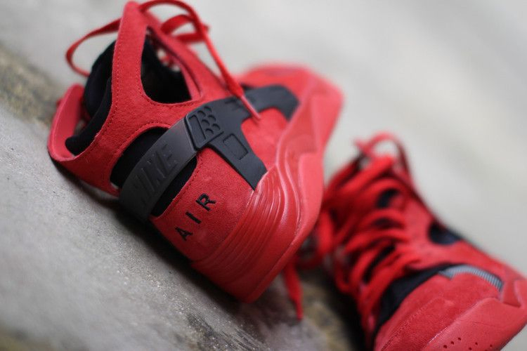 Кроссовки Nike Air Flight Huarache 'University Red Black'
