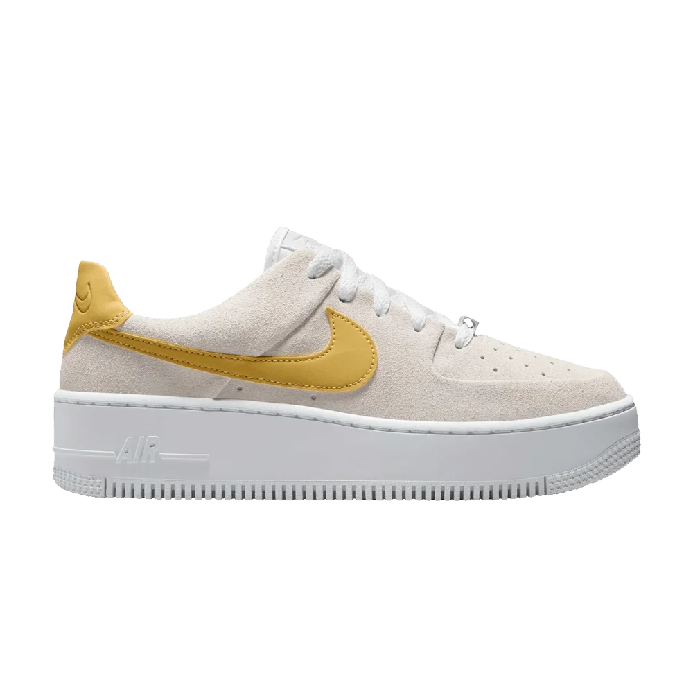 Krossovki-Nike-Wmns-Air-Force-1-Sage-Low-White-Infinite-Gold